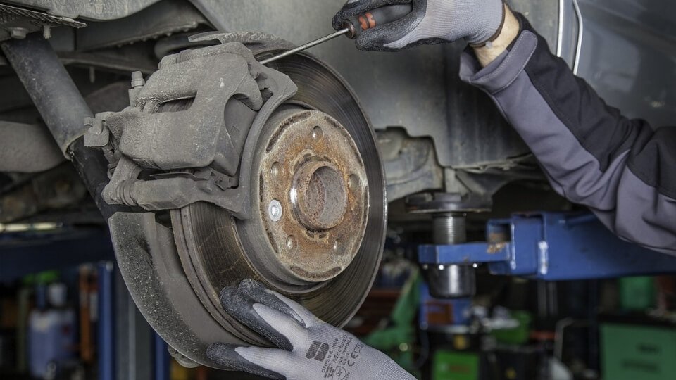 brake-services--sika-car-services-qatar